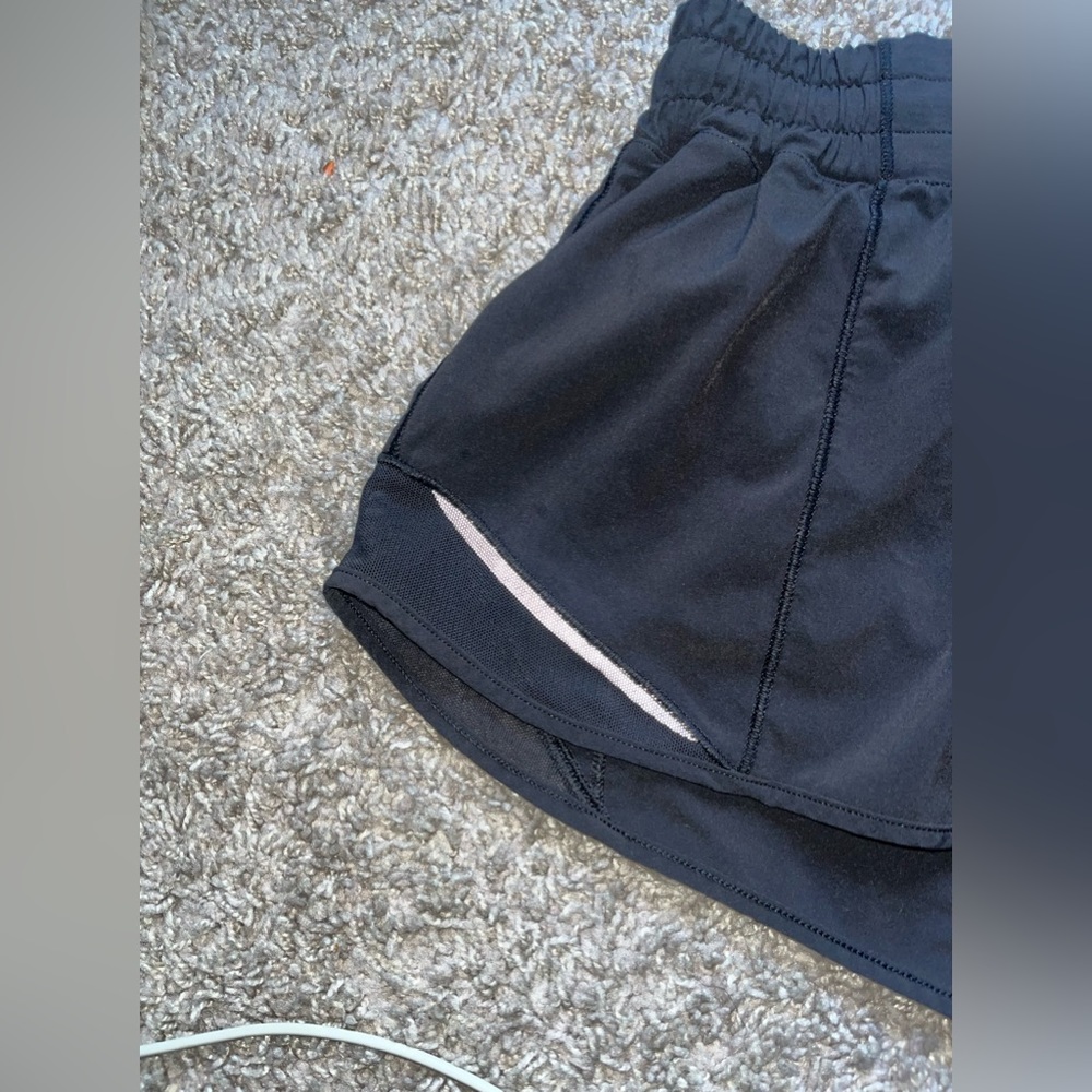 Lululemon black Hotty Hot Low-Rise Lined Short 2.5" - Picture 6 of 7